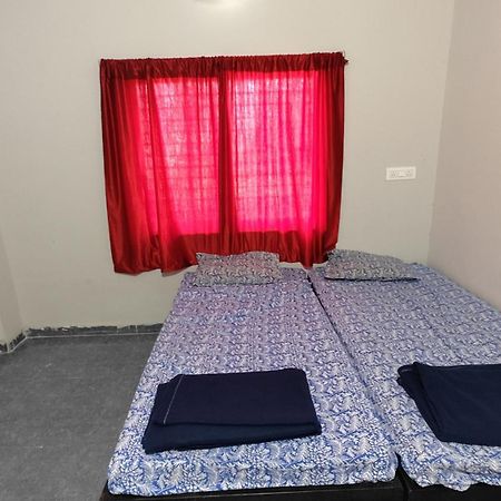 Отель Aadishkti Bhakt Nivas Tuljapur Экстерьер фото