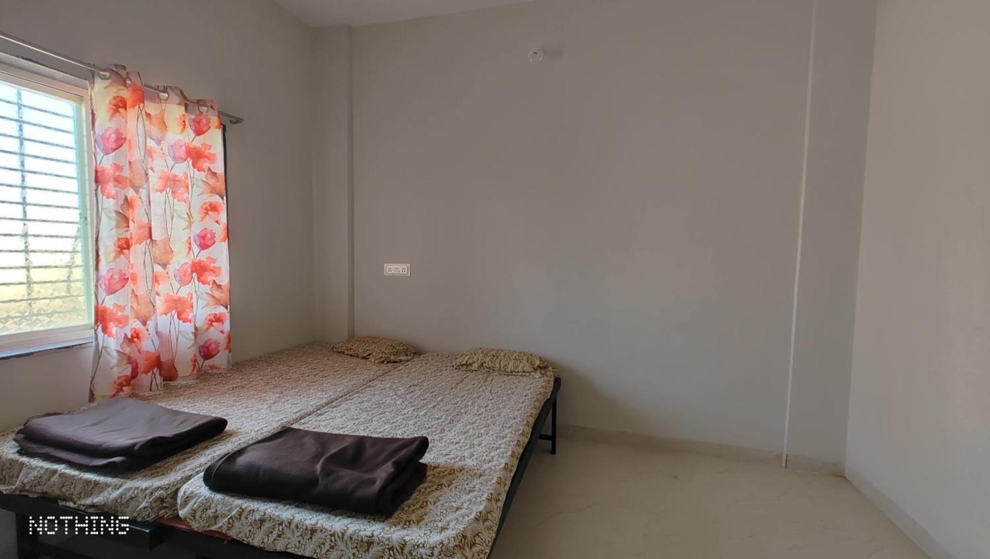 Отель Aadishkti Bhakt Nivas Tuljapur Экстерьер фото