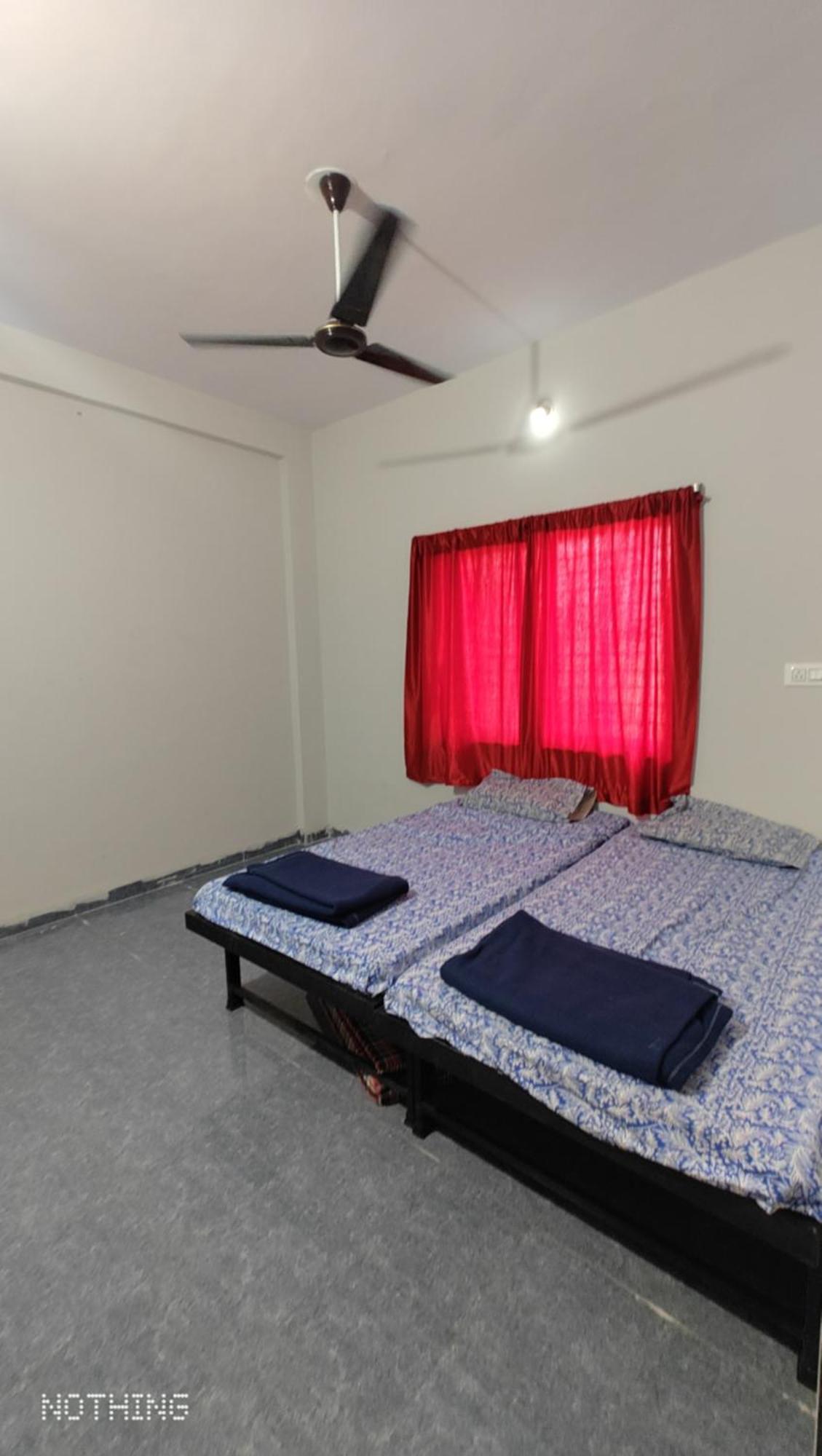 Отель Aadishkti Bhakt Nivas Tuljapur Экстерьер фото