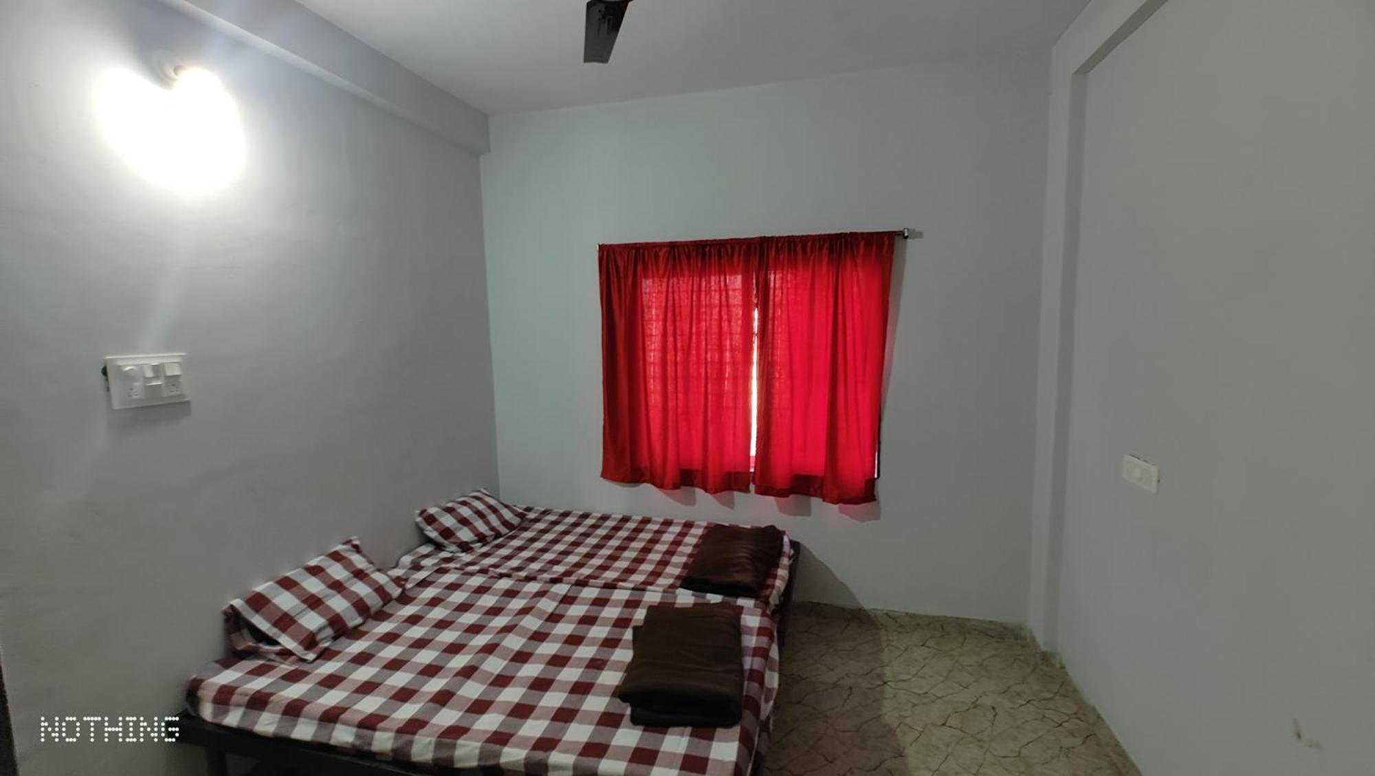 Отель Aadishkti Bhakt Nivas Tuljapur Экстерьер фото
