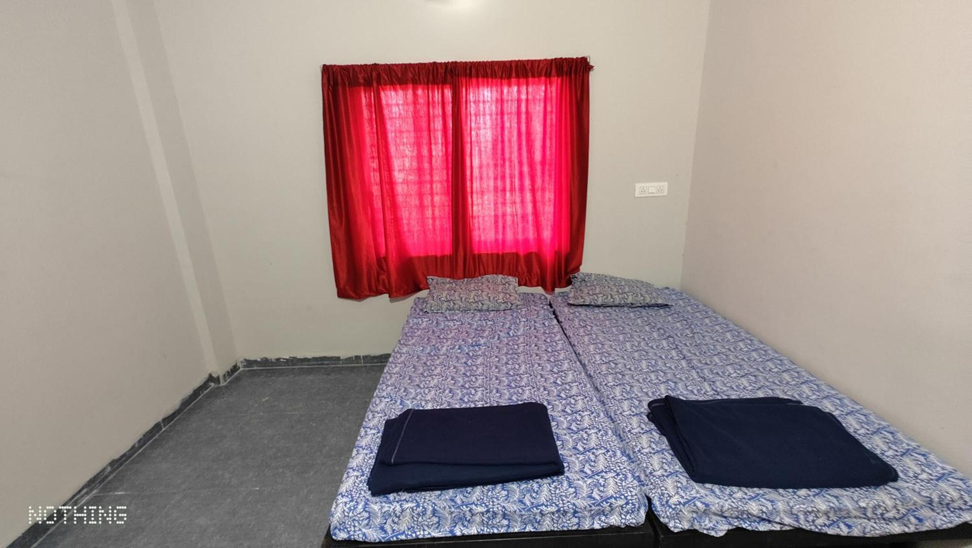 Отель Aadishkti Bhakt Nivas Tuljapur Экстерьер фото